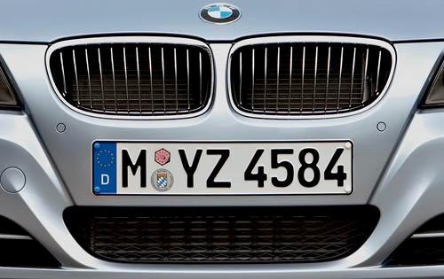 2009 BMW 3 Series Front Grille and Badging