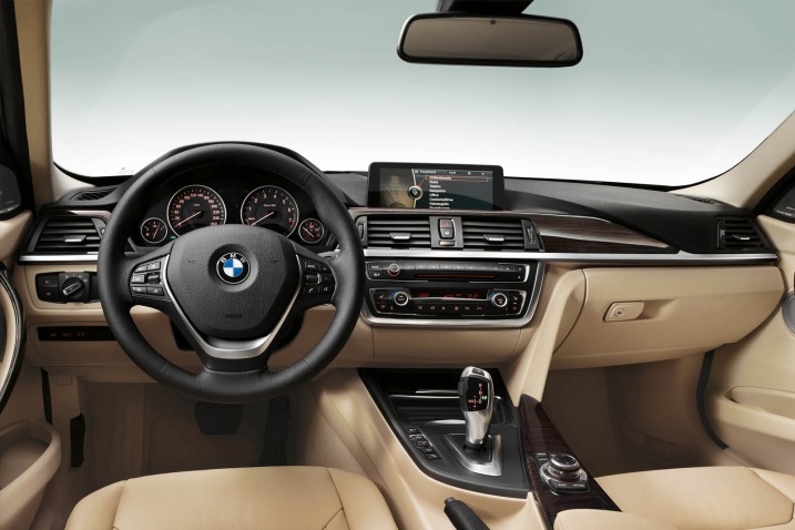 2013 BMW 3 Series 328i Sedan Dashboard