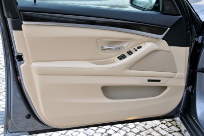2013 BMW 5 Series Sedan Interior Detail