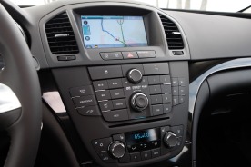 2013 Buick Regal Premium 3 Turbo Sedan Center Console