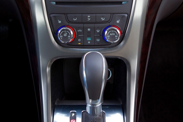 2013 Buick Verano Sedan Center Console