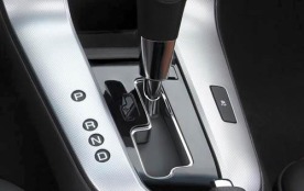 2011 Chevrolet Cruze LT Shifter Detail