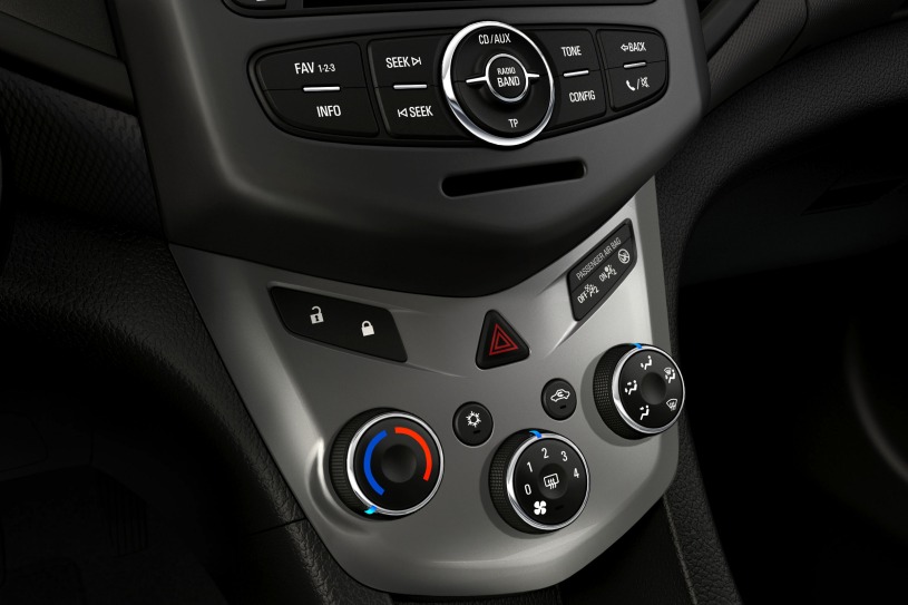 2013 Chevrolet Sonic LTZ 4dr Hatchback Center Console