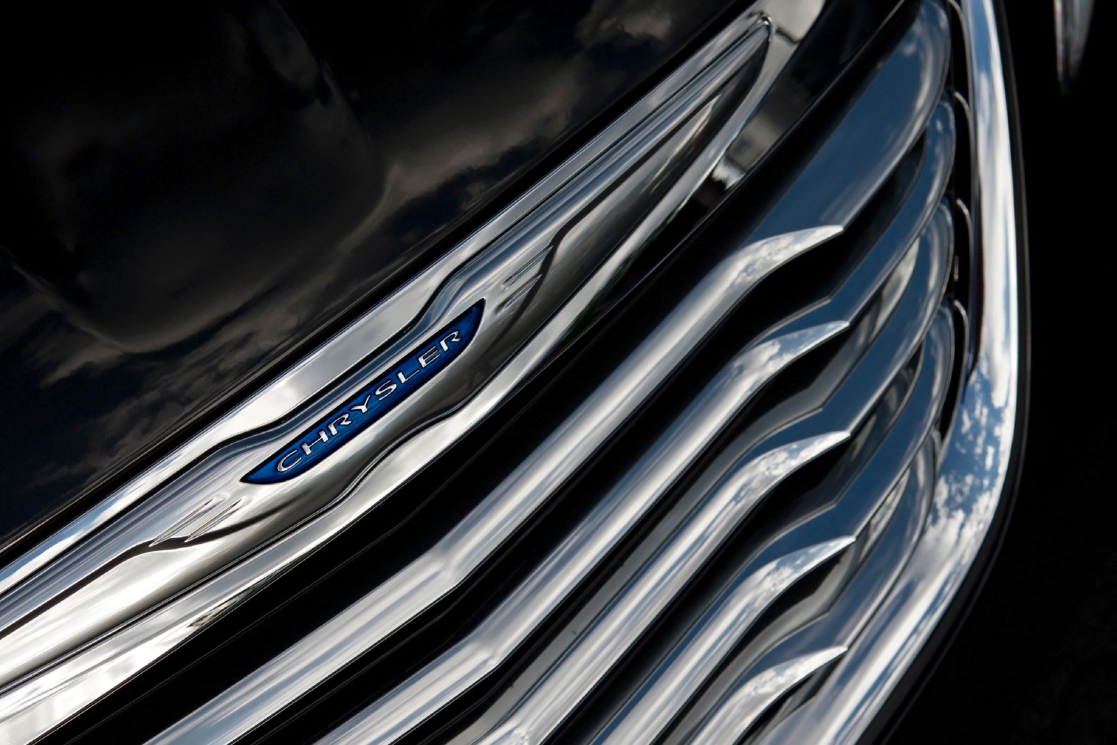 2013 Chrysler 200 Limited Sedan Front Badge