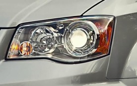 2011 Chrysler Town and Country Limited Headlamp Detail