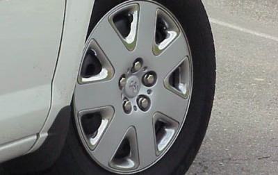 2001 Dodge Stratus SE Wheel Detail