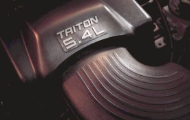 2003 Ford Econoline 5.4L Triton V8 Engine Shown
