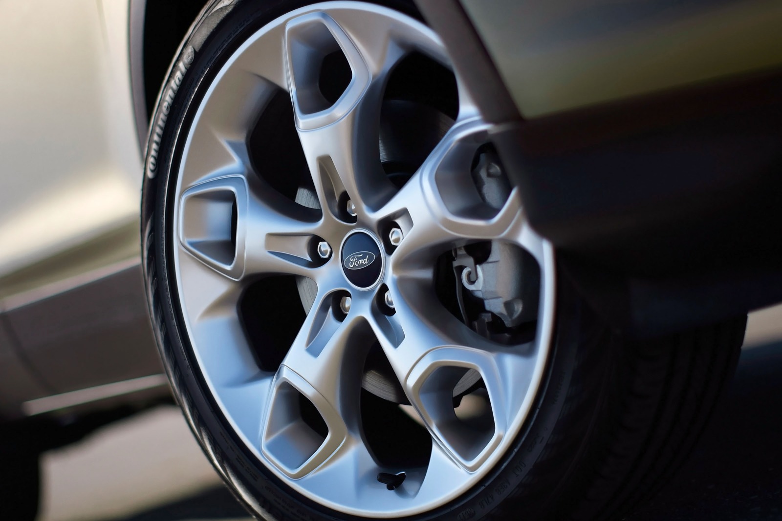 2014 Ford Escape Titanium 4dr SUV Wheel