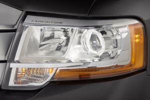 2017 Ford Expedition Platinum 4dr SUV Headlamp Detail
