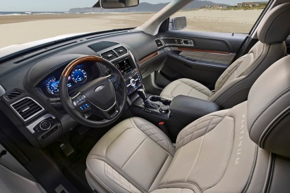 2018 Ford Explorer Platinum 4dr SUV Interior