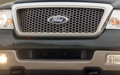 2004 Ford F-150 4dr SuperCrew Lariat-Specific Front Grille and Badging