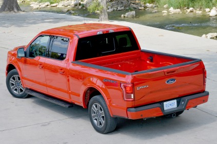 2017 Ford F-150 Lariat Crew Cab Pickup Exterior. Options Shown.