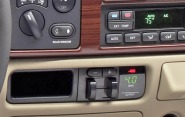 2005 Ford F-250 Super Duty Lariat Center Console Detail