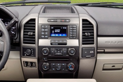 2017 Ford F-250 Super Duty XL Extended Cab Pickup Center Console Shown