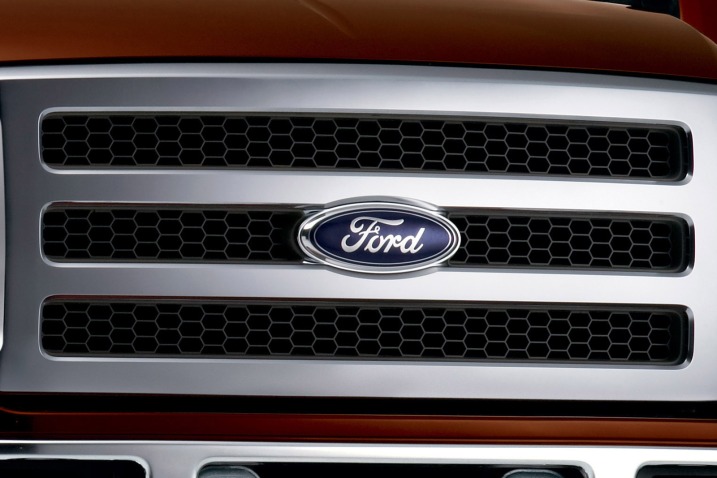 2007 Ford F-350 Super Duty Extended Cab Pickup Front Badge