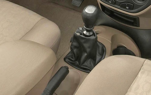 2005 Ford Focus ZX4 SE Manual Transmission Shifter Detail
