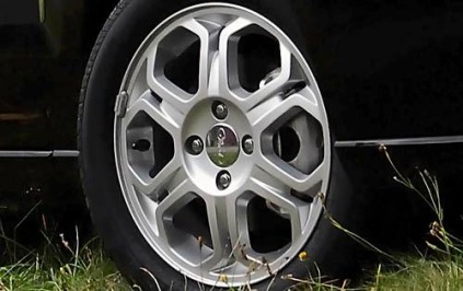 2009 Ford Focus SES Wheel Detail