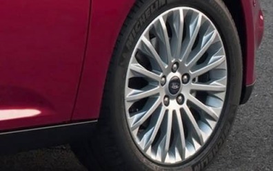 2012 Ford Focus Titanium Wheel Detail