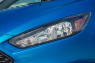 2015 Ford Focus SE Sedan Headlamp Detail