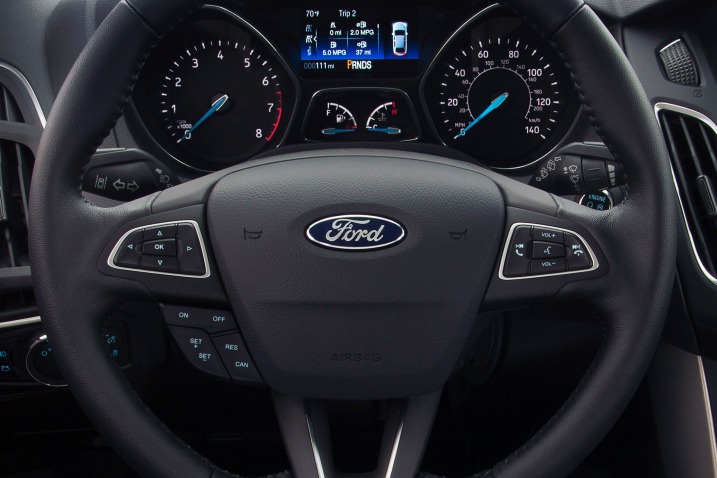 2016 Ford Focus SE Sedan Steering Wheel Detail