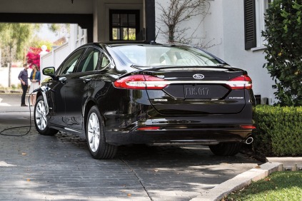 2018 Ford Fusion Energi Platinum Sedan Exterior