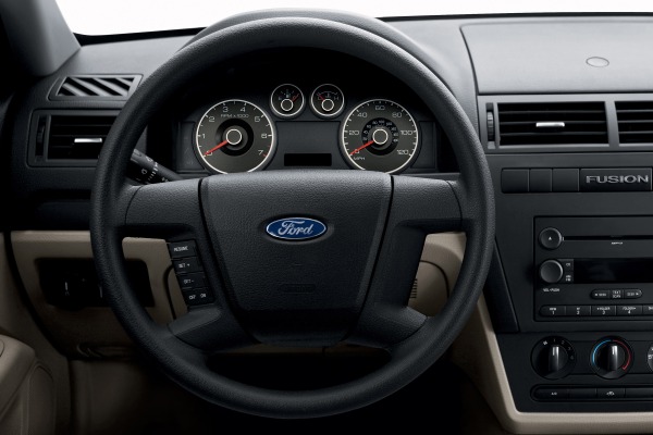 2007 Ford Fusion SEL Sedan Steering Wheel Detail