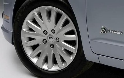2012 Ford Fusion Hybrid Wheel Detail