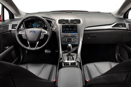 2013 Ford Fusion Titanium Sedan Dashboard