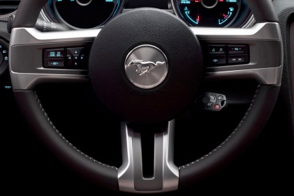2013 Ford Mustang GT Premium Convertible Steering Wheel Detail