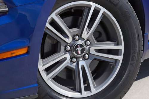 2013 Ford Mustang V6 Premium Convertible Wheel