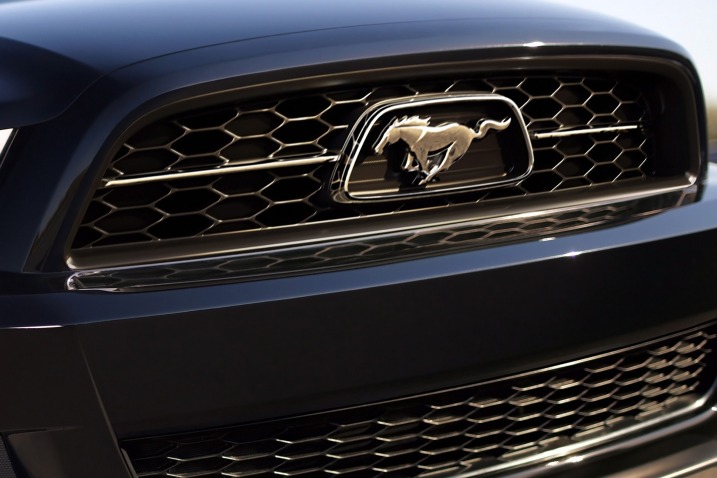 2014 Ford Mustang V6 Premium Coupe Front Badge