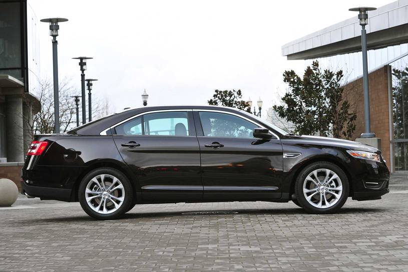 Ford Taurus SEL Sedan Profile