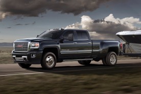 2015 GMC Sierra 3500HD Denali Crew Cab Pickup Exterior