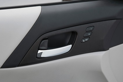 2015 Honda Accord EX-L V-6 w/Navigation Sedan Interior Detail