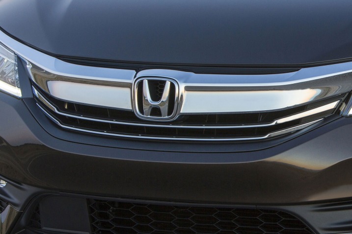 2017 Honda Accord Touring V-6 Sedan Front Badge