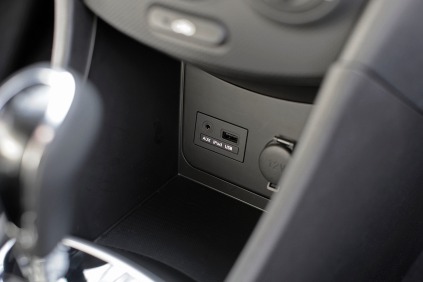 2012 Hyundai Accent GLS Sedan Aux Controls