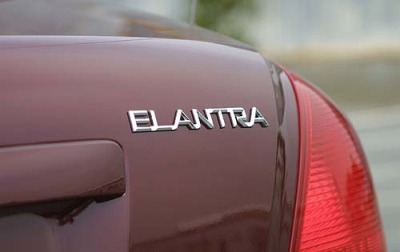 2001 Hyundai Elantra Sedan Rear Badging