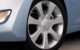 2011 Hyundai Elantra Limited Wheel Detail
