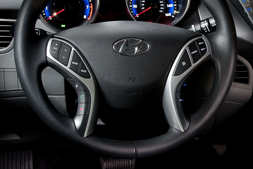 2013 Hyundai Elantra Limited Sedan Steering Wheel Detail