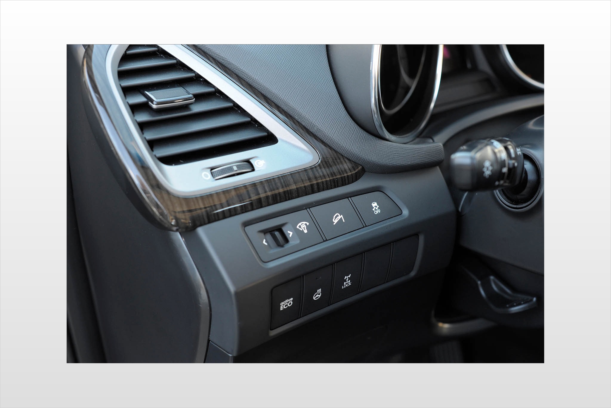 2015 Hyundai Santa Fe Sport 2.0T 4dr SUV Interior Detail