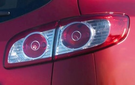 2012 Hyundai Santa Fe Limited Tail Lamp Detail