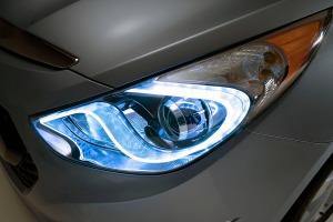 2012 Hyundai Sonata Hybrid Sedan Headlamp Detail