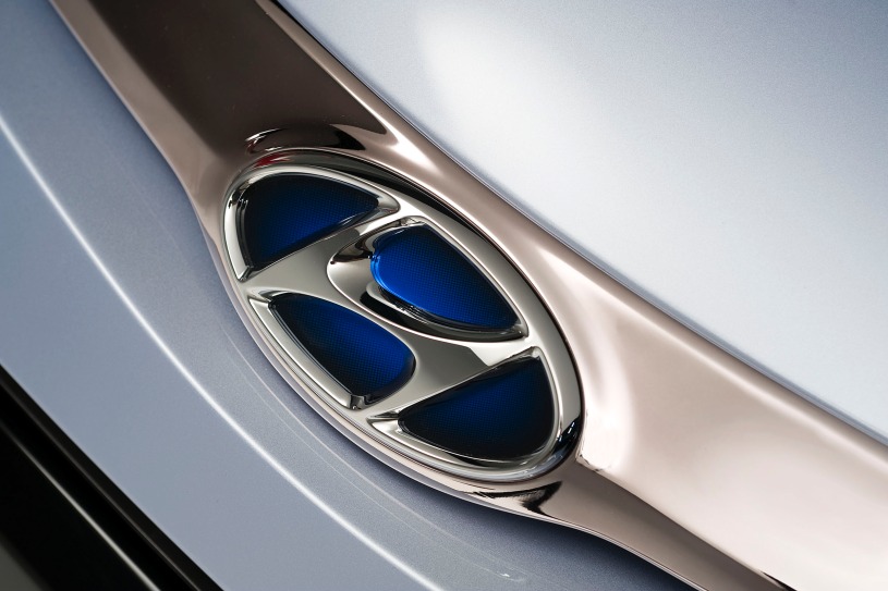 2012 Hyundai Sonata Hybrid Sedan Front Badge