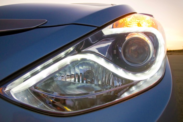 2013 Hyundai Sonata Hybrid Sedan Headlamp Detail