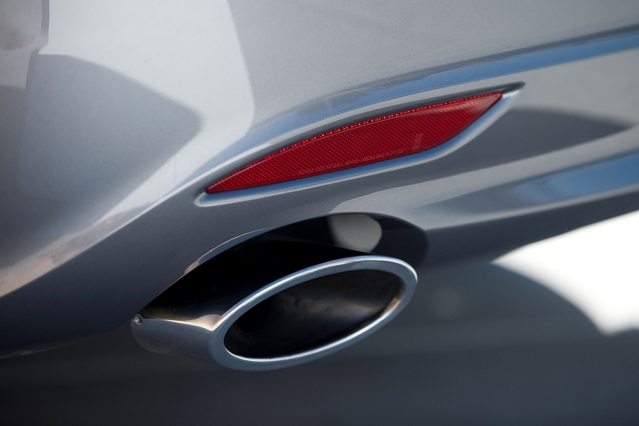 2013 Hyundai Sonata SE Sedan Exhaust Tip Detail