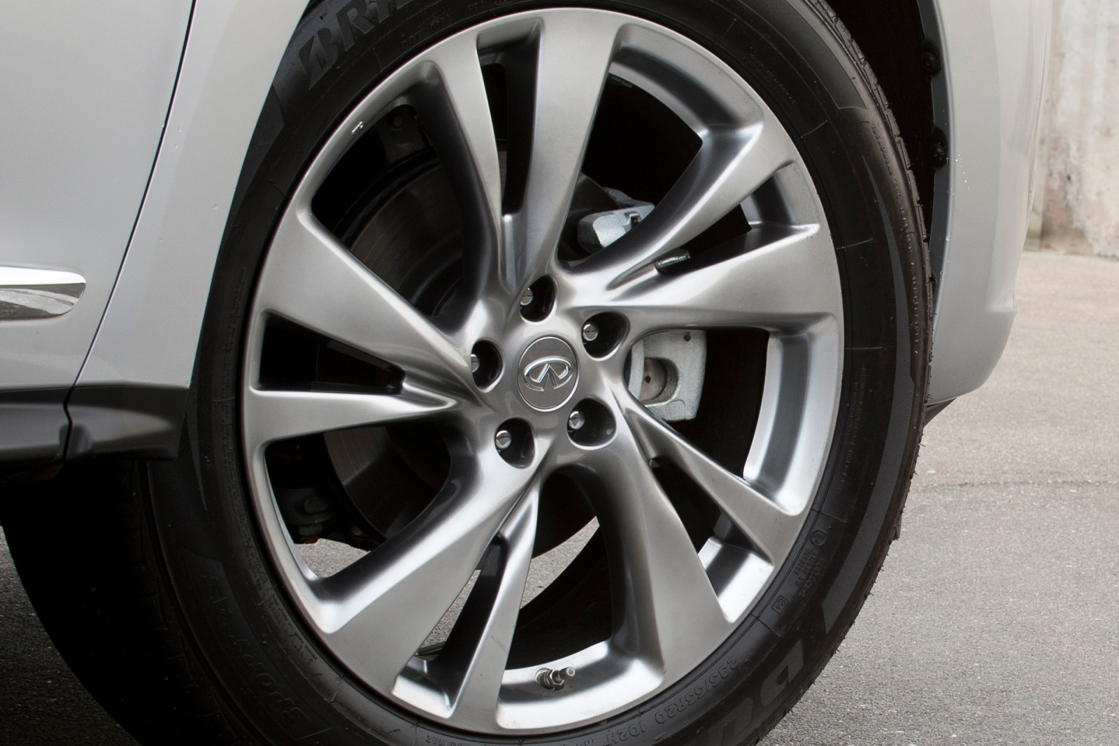 2014 Infiniti QX60 4dr SUV Wheel