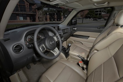 2014 Jeep Patriot Latitude 4dr SUV Interior