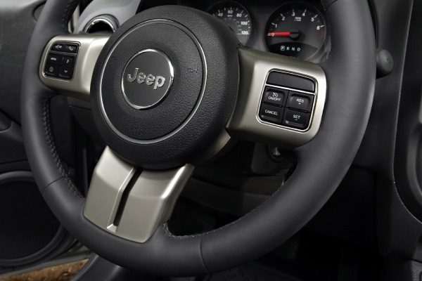 2014 Jeep Patriot Latitude 4dr SUV Steering Wheel Detail