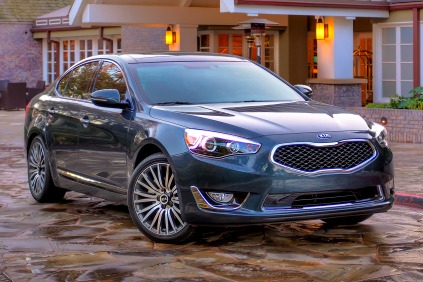 2016 Kia Cadenza Premium Sedan Exterior Shown