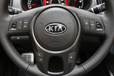 2013 Kia Forte Koup SX Coupe Steering Wheel Detail